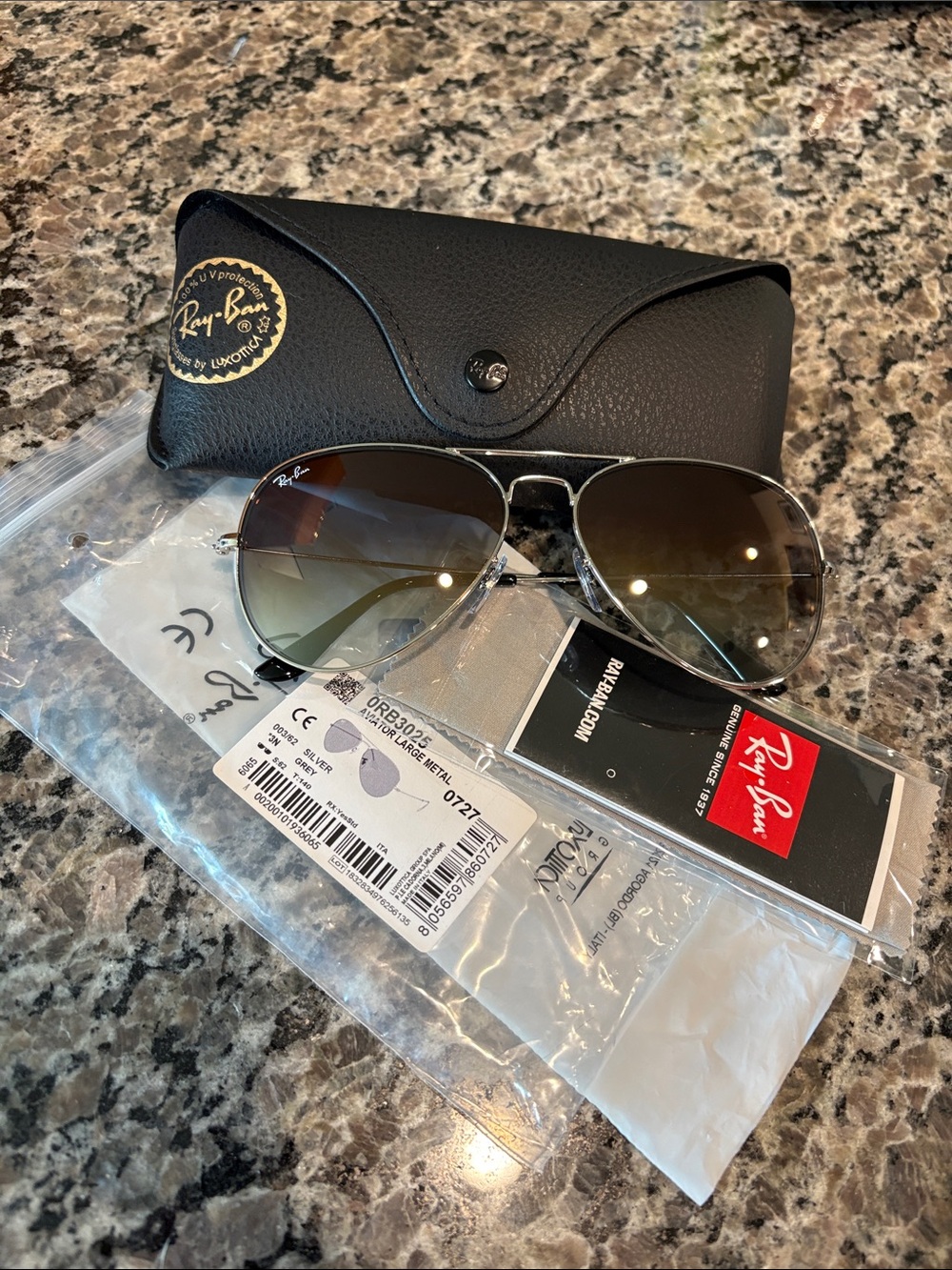 NWT Ray-Ban Men’s Aviator Sunglasses - Large Metal Silver Frame Gradient